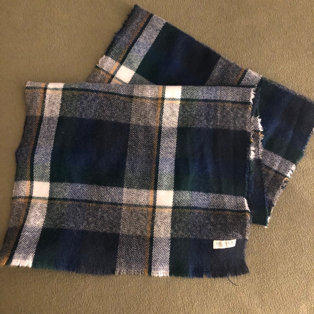 HOLLISTER // Scarf